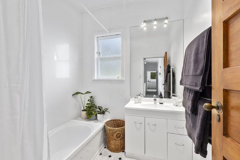 Photo of property in 57 Kinghorne Street, Strathmore Park, Wellington, 6022