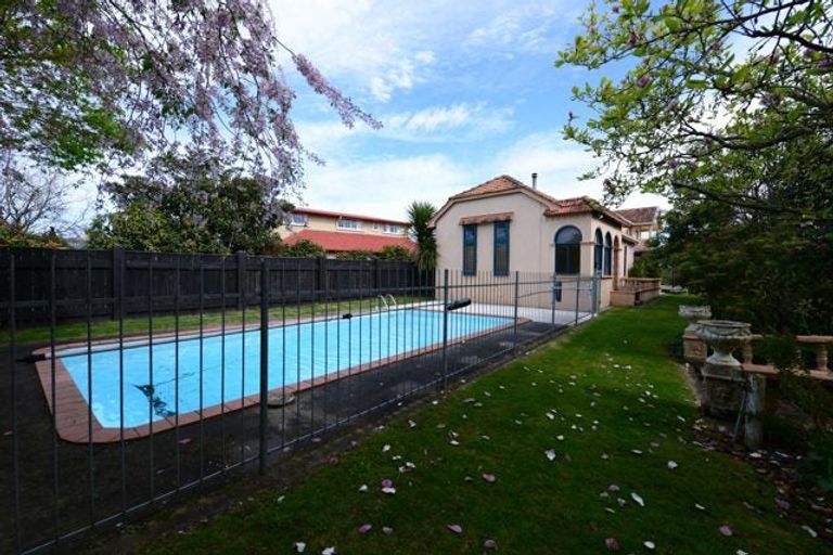 Photo of property in 65 Havelock Road, Havelock North, 4130