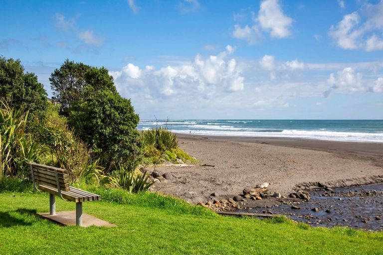 Photo of property in 27 Wairau Road, Oakura, 4314