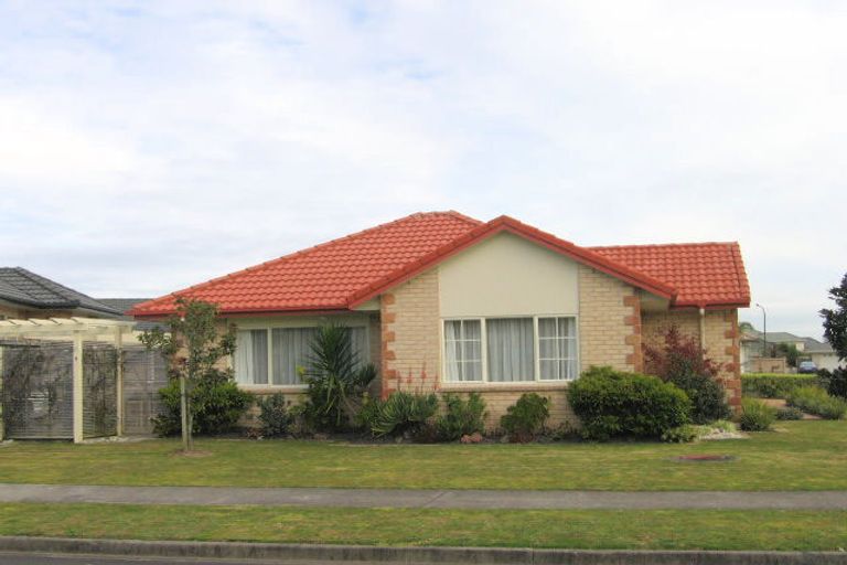 Photo of property in 5 Delmont Close, East Tamaki Heights, Auckland, 2016