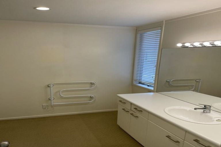 Photo of property in 2/14 Takutai Avenue, Bucklands Beach, Auckland, 2012