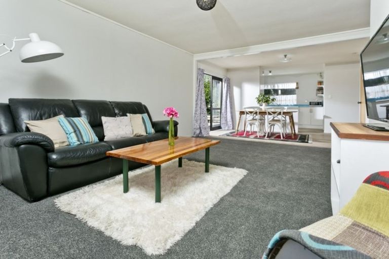 Photo of property in 12 Sevilla Place, Unsworth Heights, Auckland, 0632