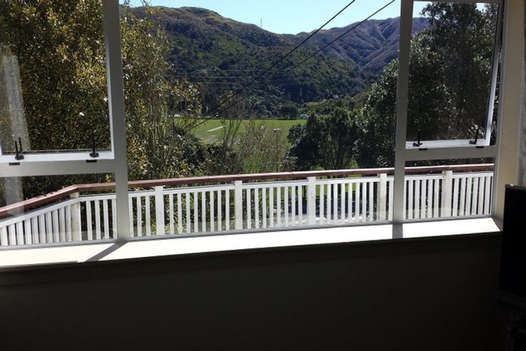 Photo of property in 3/132 Curtis Street, Northland, Wellington, 6012