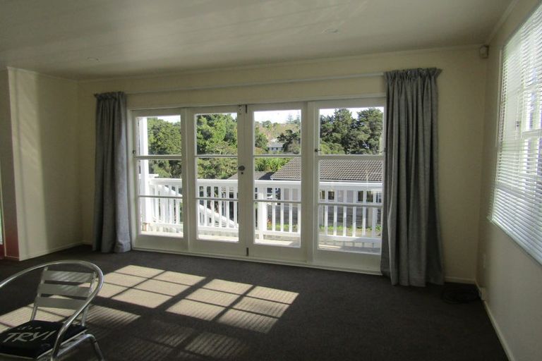 Photo of property in 1/12 Vonnell Place, Birkdale, Auckland, 0626