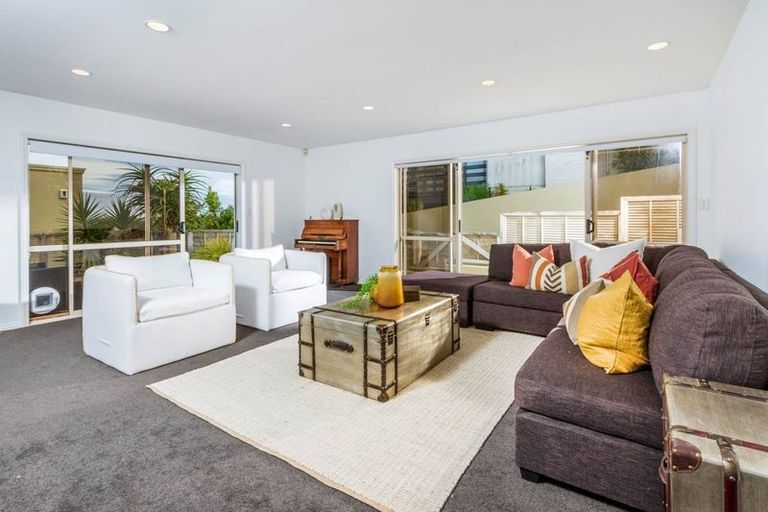 Photo of property in 1/25 Churchill Road, Murrays Bay, Auckland, 0630