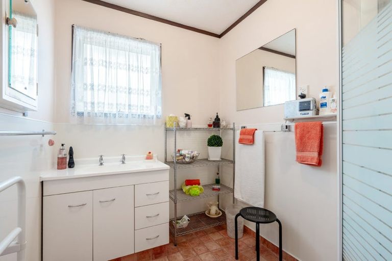 Photo of property in 2/24 Bayview Road, Bayview, Auckland, 0629