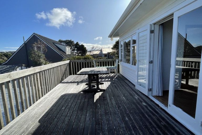 Photo of property in 9 Robert Street, Newlands, Wellington, 6037
