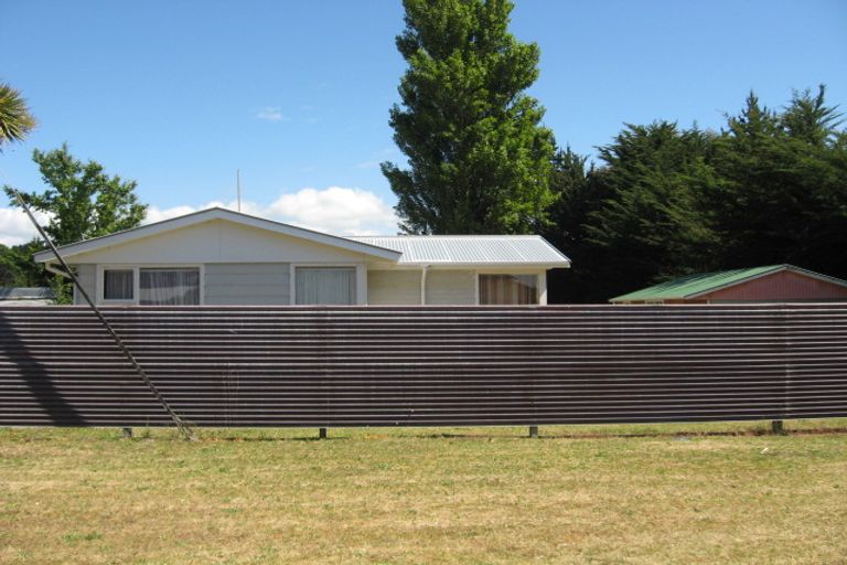 Photo of property in 12 South Crescent, Amberley, 7481