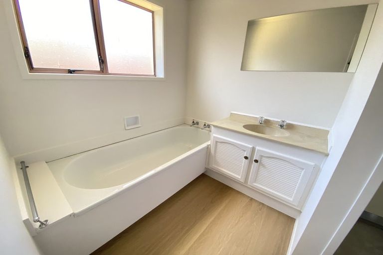 Photo of property in 1/6 Philson Terrace, Browns Bay, Auckland, 0630