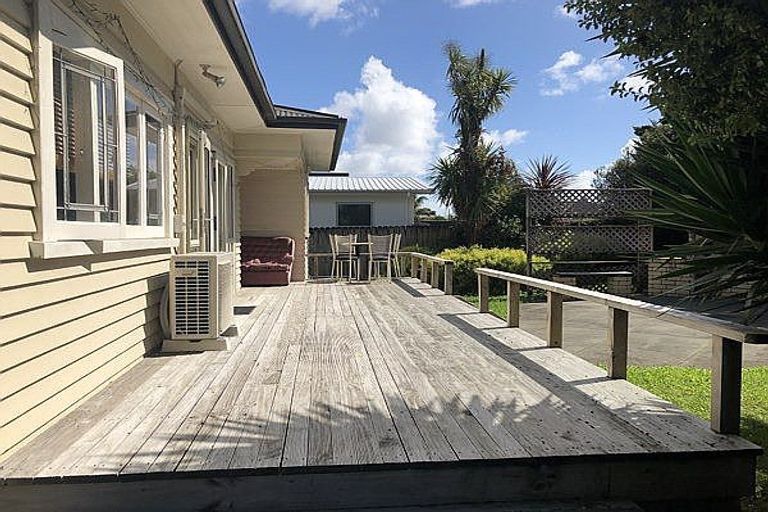Photo of property in 51 Great South Road, Papakura, 2110