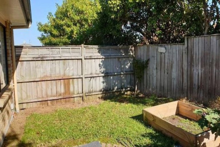 Photo of property in 11 Sandwick Drive, Weymouth, Auckland, 2103