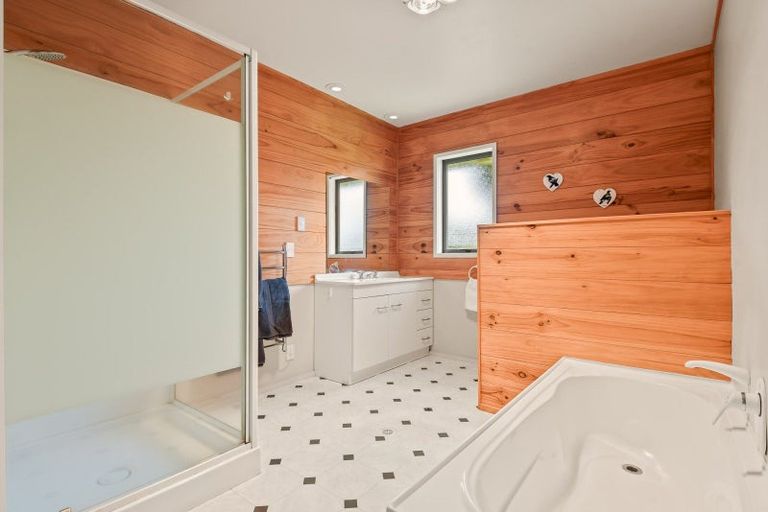 Photo of property in 10 Atkins Lane, Hamurana, Rotorua, 3097