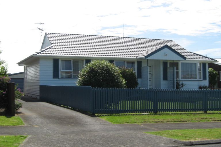 Photo of property in 30 Dunstall Place, Mangere Bridge, Auckland, 2022