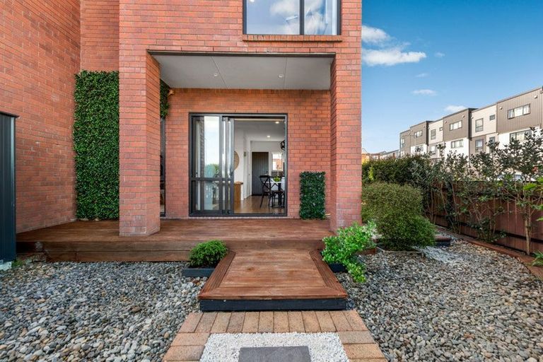 Photo of property in 28 Treeline Lane, Flat Bush, Auckland, 2019