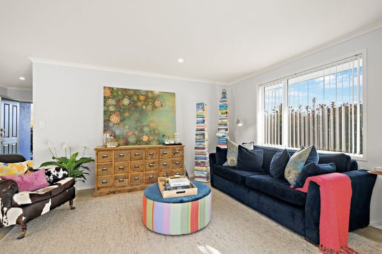 Photo of property in 24 Laly Haddon Place, Matakana, 0985