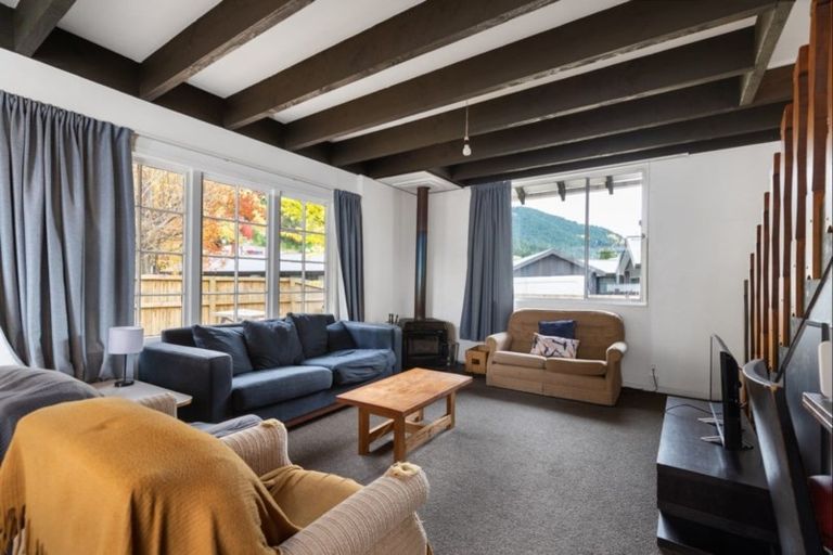 Photo of property in 18 Lochy Road, Fernhill, Queenstown, 9300