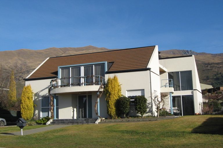 Photo of property in 43 Sargood Drive, Wanaka, 9305