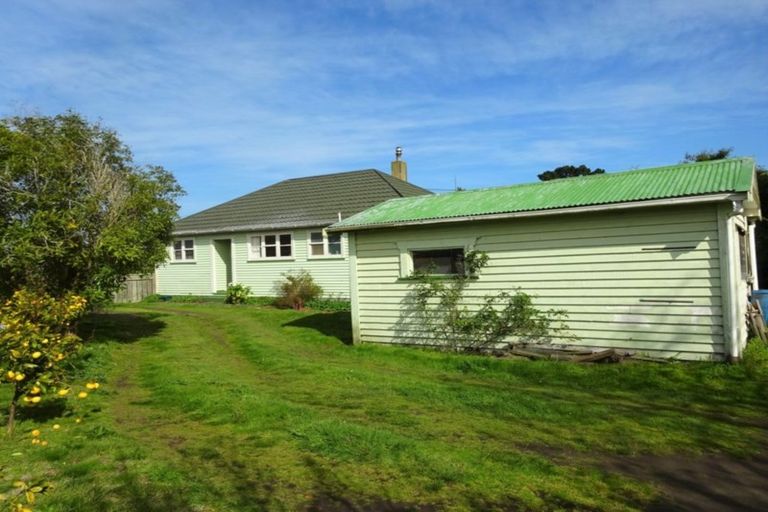 Photo of property in 15 Churchill Crescent, Foxton, 4814