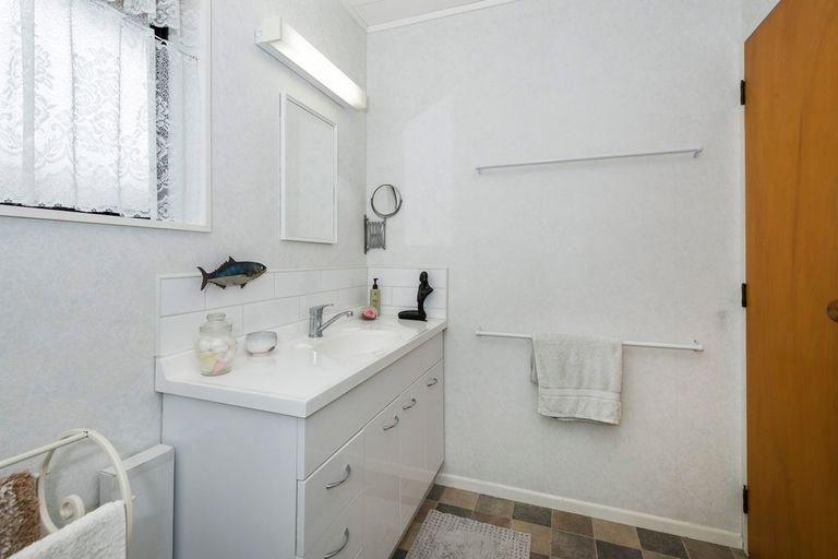 Photo of property in 215a Queen Street, Pukekohe, 2120