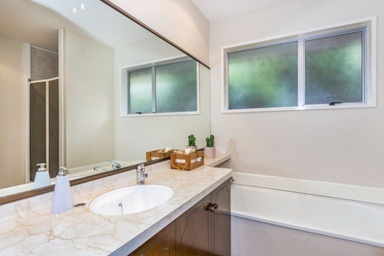 Photo of property in 10 Godfrey Place, Ilam, Christchurch, 8041