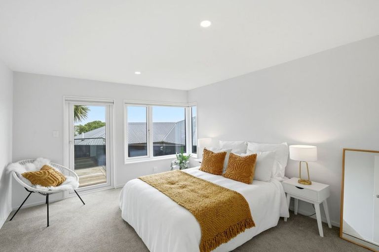 Photo of property in 5b Madeley Road, Mount Pleasant, Christchurch, 8081