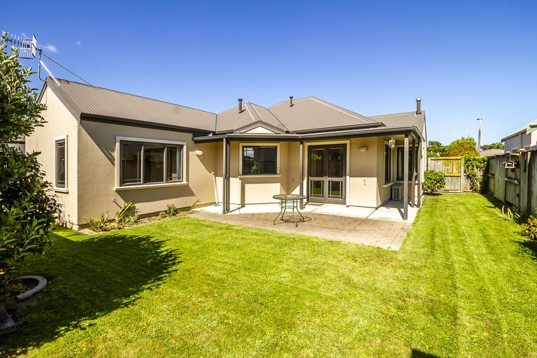 Photo of property in 27 Pirie Street, Palmerston North, 4410