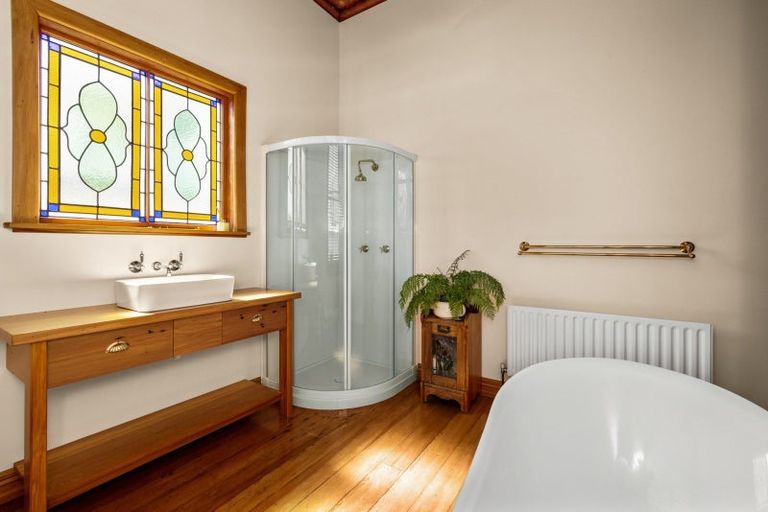 Photo of property in 2 Cobden Crescent, Bluff Hill, Napier, 4110