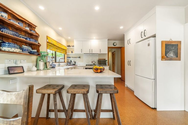 Photo of property in 16 Jocelyn Crescent, Pinehaven, Upper Hutt, 5019