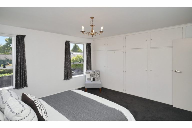 Photo of property in 2 Hawkswood Place, Avonhead, Christchurch, 8042