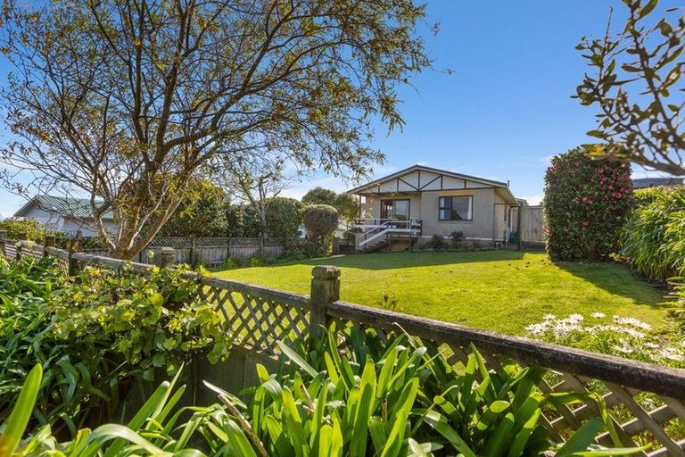Photo of property in 14 Herekawe Drive, Spotswood, New Plymouth, 4310