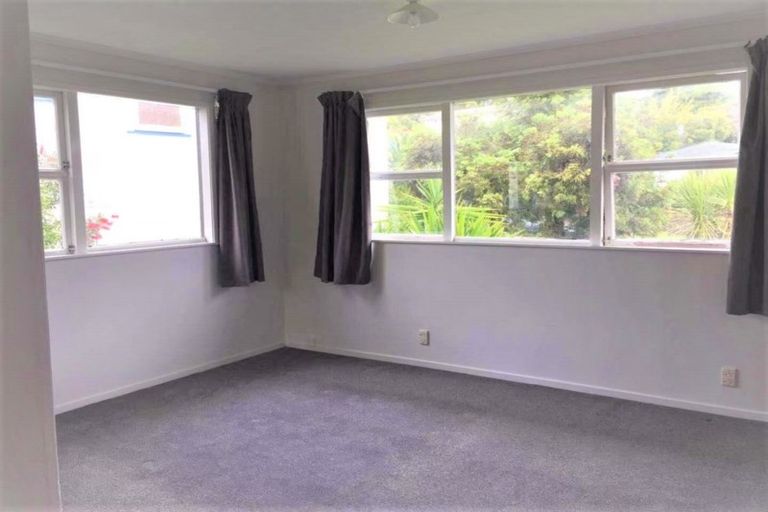 Photo of property in 2/16a Sunnynook Road, Sunnynook, Auckland, 0620