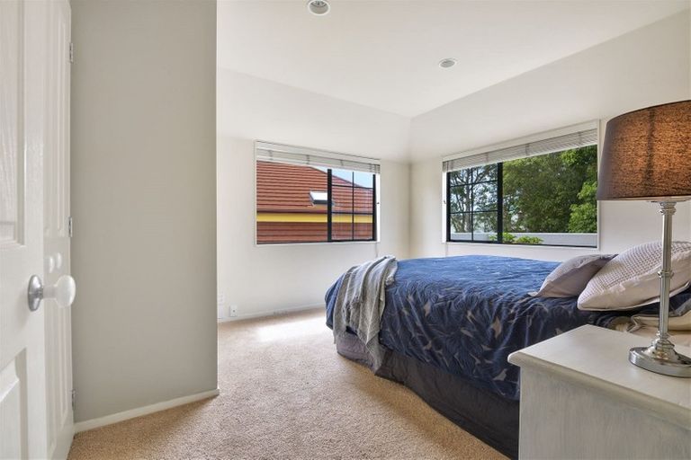 Photo of property in 31 Oakwood Grove, Eastern Beach, Auckland, 2012