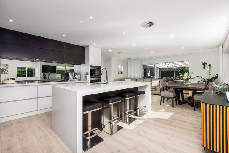 Photo of property in 17 Te Wharau Drive, Greenhithe, Auckland, 0632