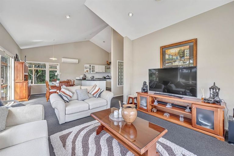Photo of property in 18 Cinnabar Place, Westgate, Auckland, 0614