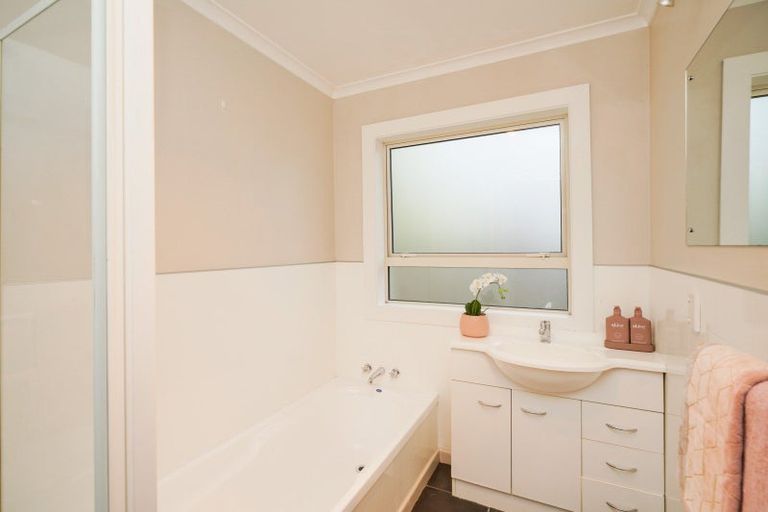 Photo of property in 8 Mahuri Road, Otatara, Invercargill, 9879