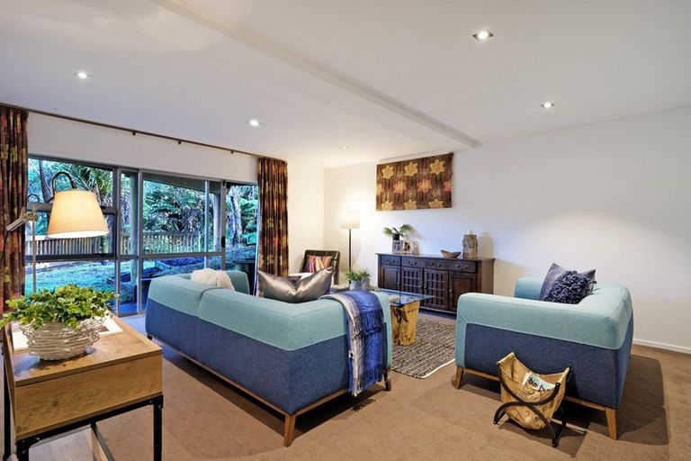 Photo of property in 39 Warner Park Avenue, Laingholm, Auckland, 0604