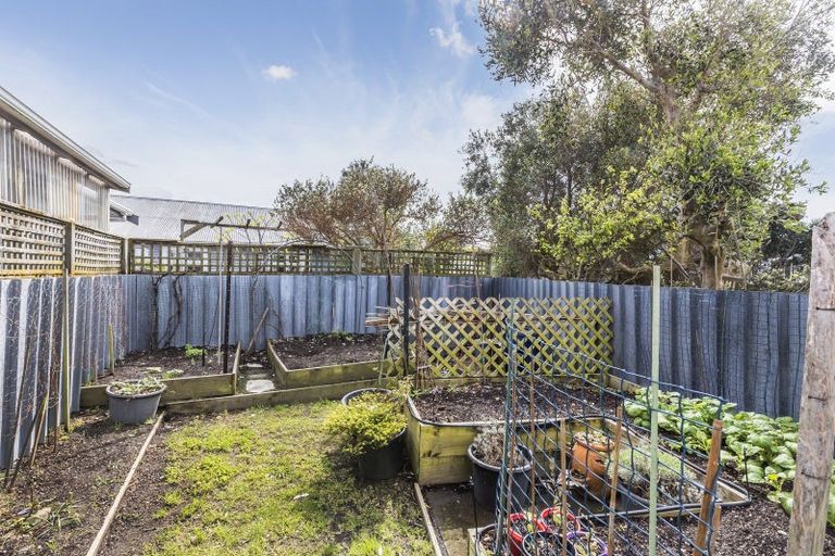 Photo of property in 2/4 Ellesmere Avenue, Miramar, Wellington, 6022