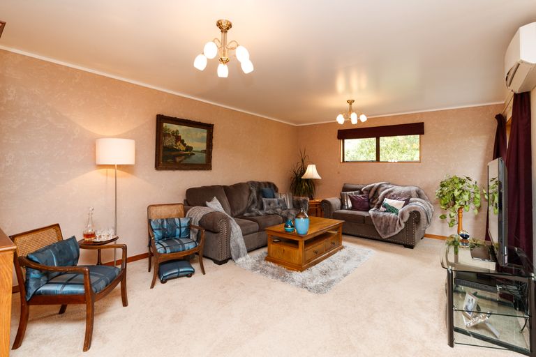 Photo of property in 126 Atawhai Road, Fitzherbert, Palmerston North, 4410