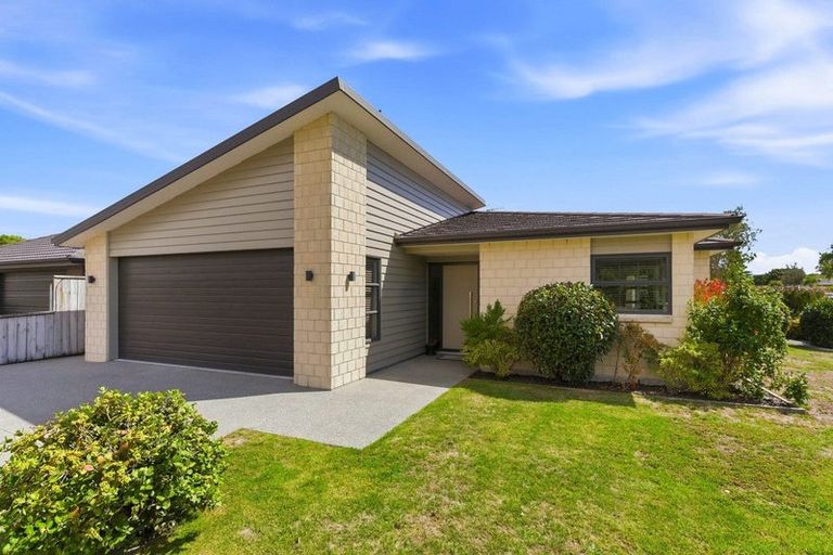 Photo of property in 2 Pearson Place, Paraparaumu, 5032