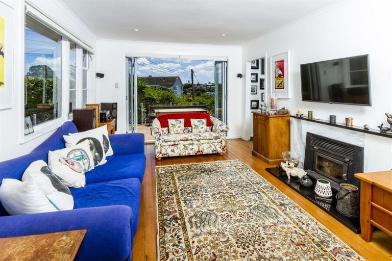 Photo of property in 2 Leander Road, Bayswater, Auckland, 0622