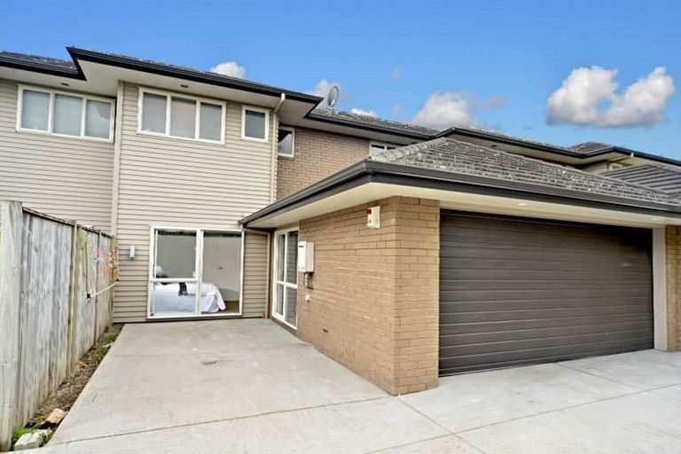 Photo of property in 2/10 Salford Crescent, Flat Bush, Auckland, 2019