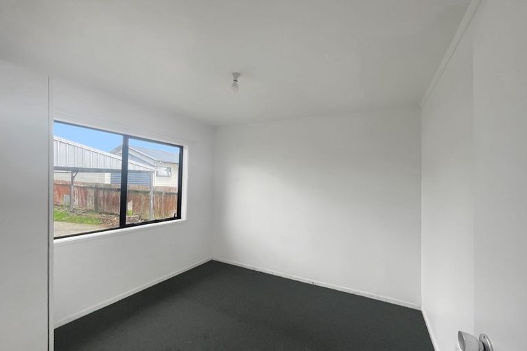 Photo of property in 16 Armada Drive, Ranui, Auckland, 0612