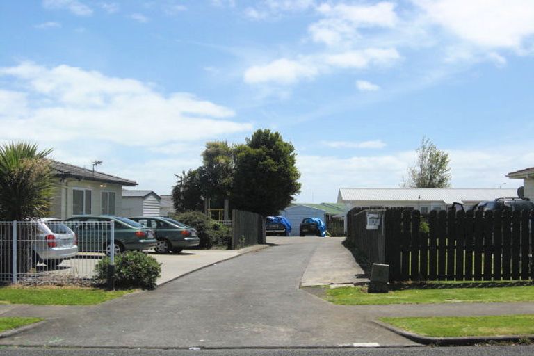 Photo of property in 64 Maplesden Drive, Clendon Park, Auckland, 2103