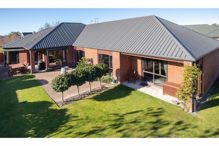 Photo of property in 22 Berkshire Drive, Avonhead, Christchurch, 8042