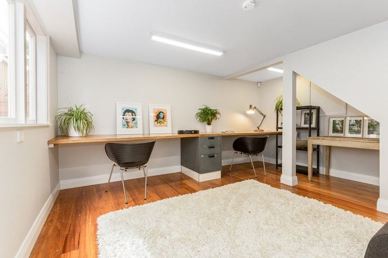 Photo of property in 22 Plunket Street, Kelburn, Wellington, 6012