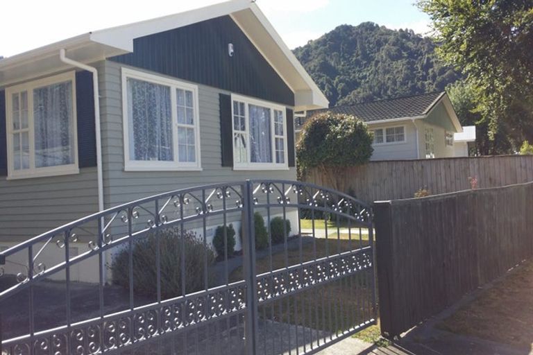 Photo of property in 3 Dakota Grove, Totara Park, Upper Hutt, 5018