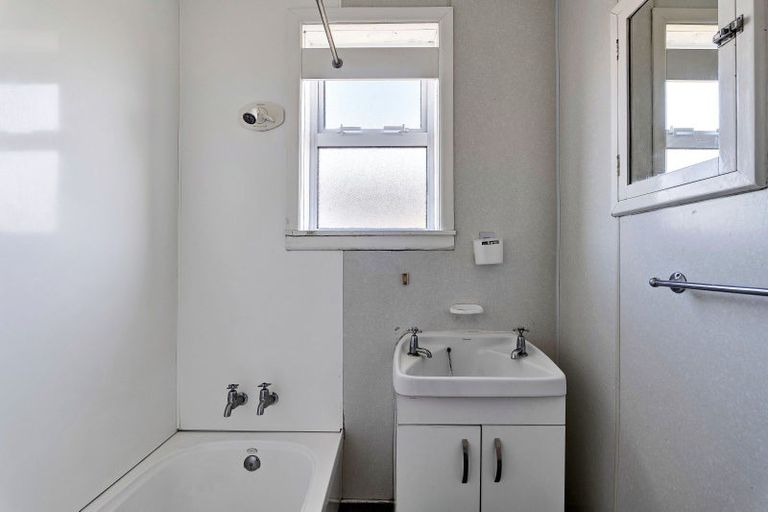 Photo of property in 28 Cornwall Street, Eltham, 4322