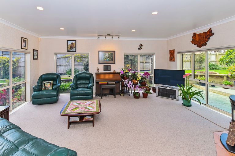 Photo of property in 36 Stewart Gibson Place, Manurewa, Auckland, 2105