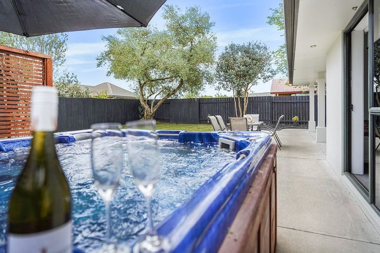 Photo of property in 16 Aria Court, Fairview Downs, Hamilton, 3214