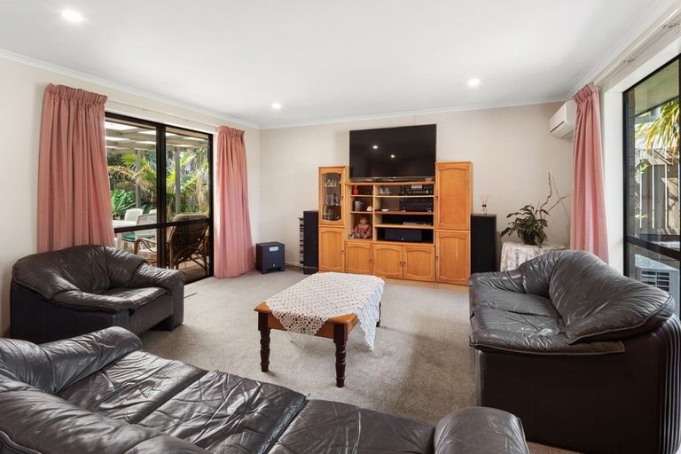 Photo of property in 4 Curlew Place, One Tree Point, 0118